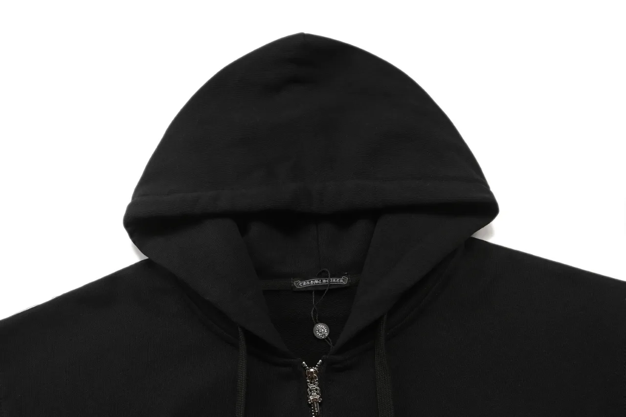 Q27—P230 -Chrome Hearts/Chrome Hearts printed zipper sweatshirt cardigan jacket -420 grams of high-density, high-quality wool, soft, delicate and skin-friendly, soft and silky to the touch, warm and skin-friendly -The hardware zipper accessories are all customized and full of details -Colour: black white -Size: S M L XL